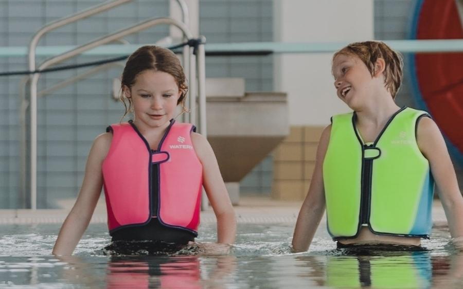 Simväst - Bäst i test [välj rätt för ditt barn]