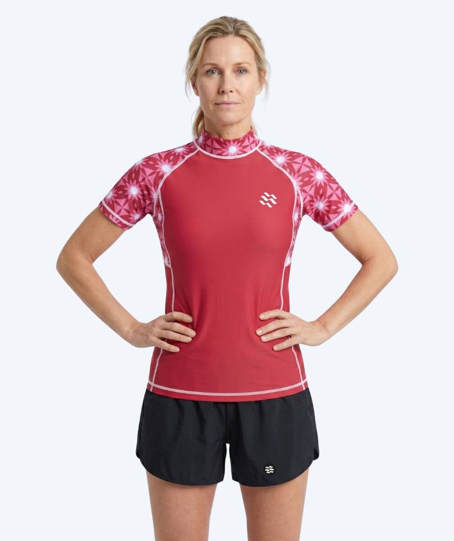 Watery UV-tröja för dam - Aiko Kortärmad Rashguard - Rosa/mörkröd