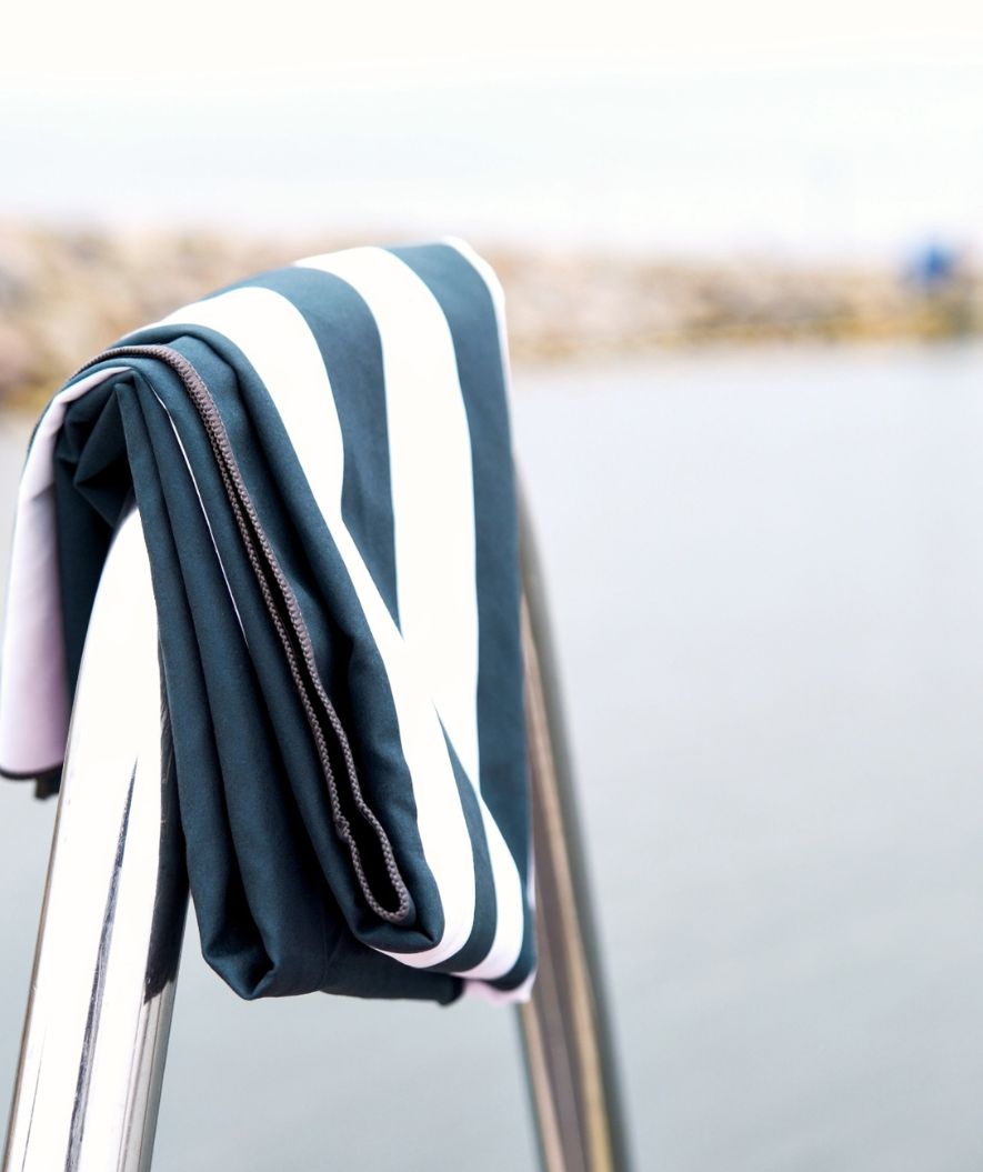 Watery microfiber handduk (160 x 80 cm) - Eco Nebraska - Mörkblå