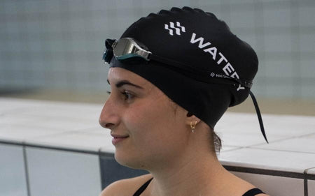 Badmössa långt hår