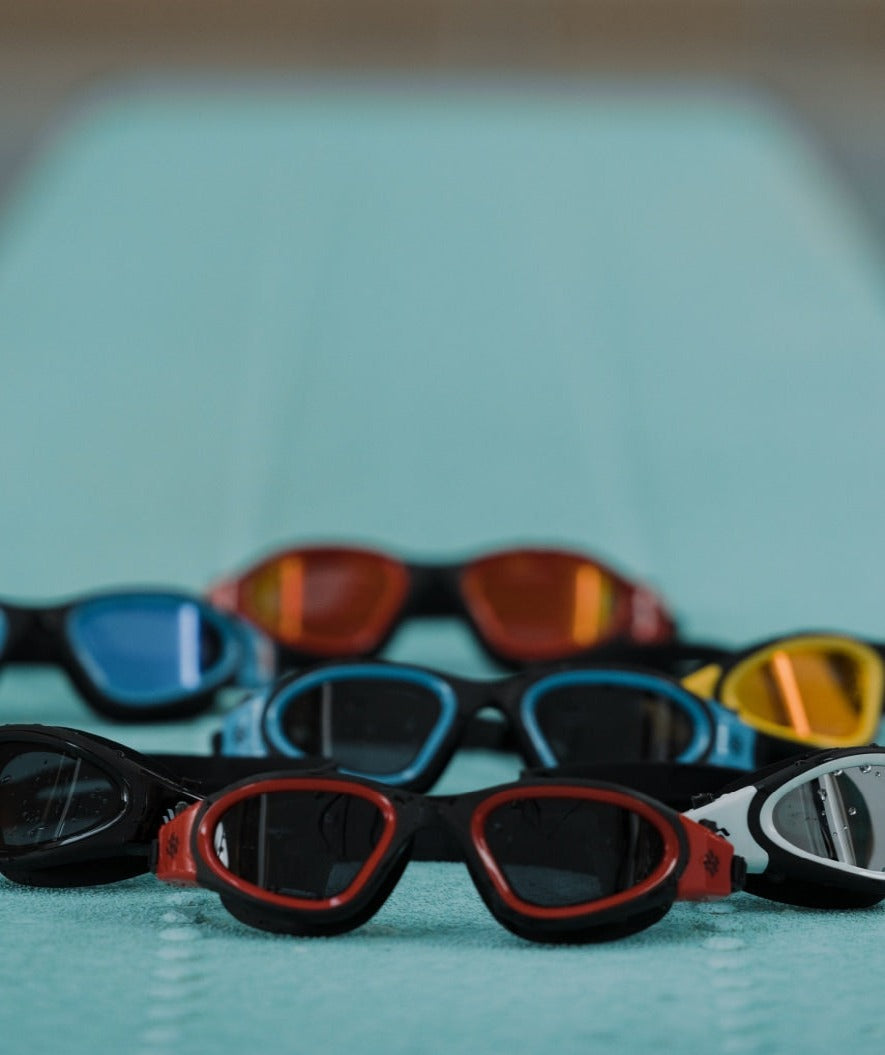 Watery motionssimglasögon - Raven Active - Svart/röd (Smoke lins)