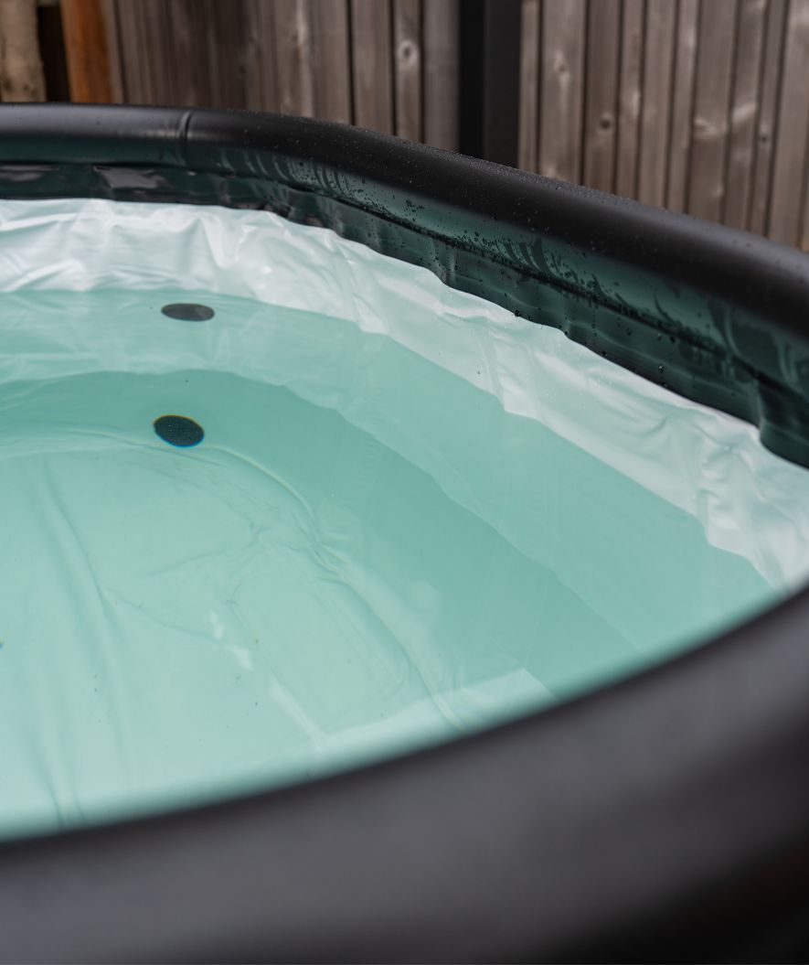 Watery uppblåsbart isbad - Hero Max - Svart