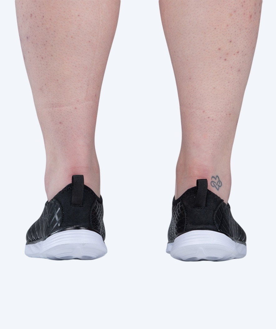 Watery badskor för vuxna - Kawaii - Svart