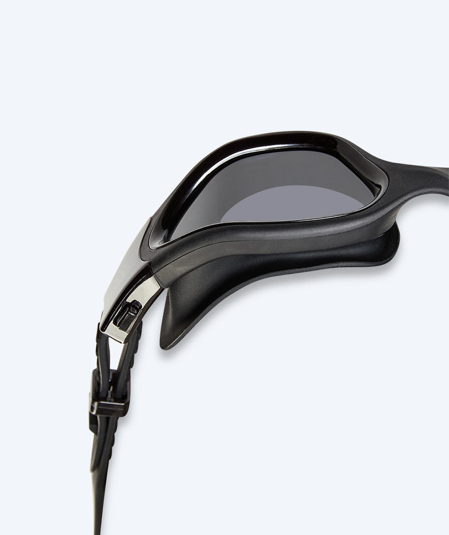 Watery närsynta simglasögon med styrka för vuxna - (-2.0) till (-6.0) - Raven Active - Svart (Smoke lins)