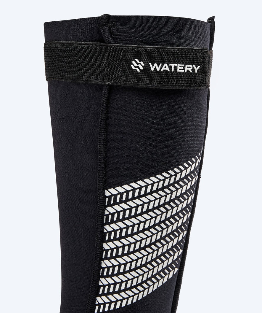 Watery neoprenset – Calder Pro (2,5–4 mm) – Svart