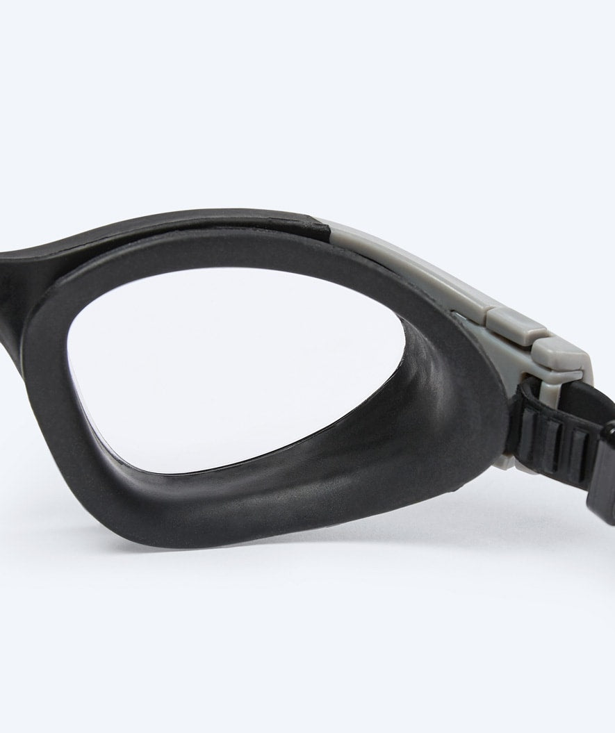 Watery motionssimglasögon – Kelvin Active – Svart/klar